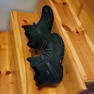 Merrell hiker style boot black size 7 mens